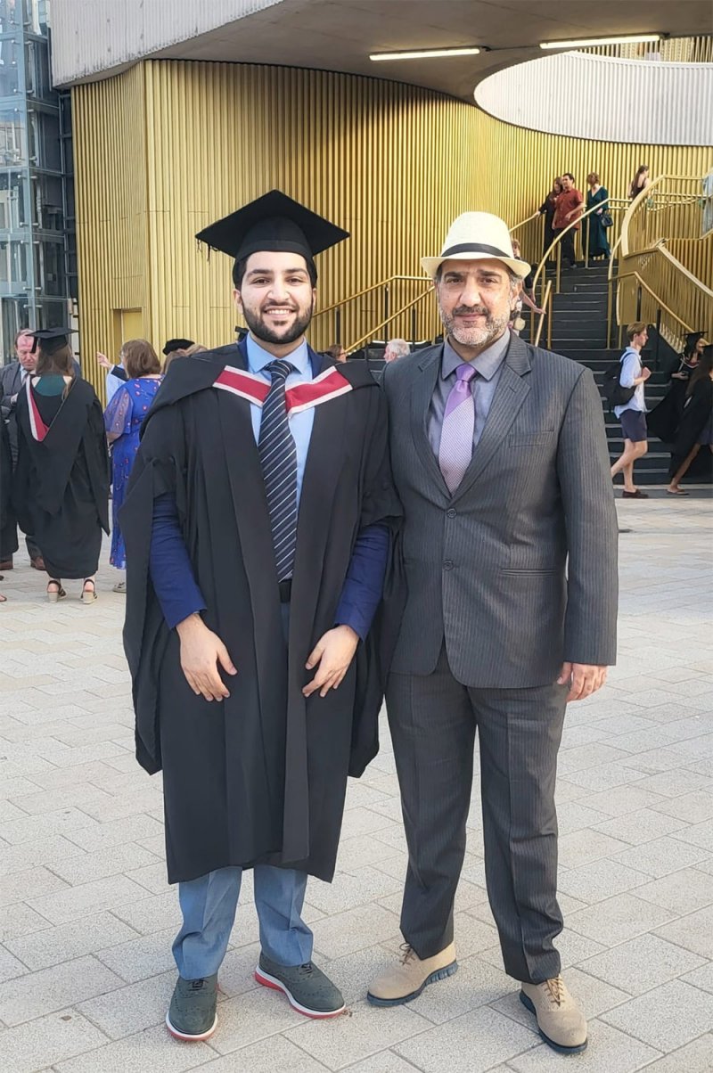 مشعل وليد البهدهي يتخرج من جامعة سوانزي البريطانية 