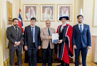 خالد كانو يحتفل بتخرج ابنه فيصل بحضور سفير البحرين في لندن