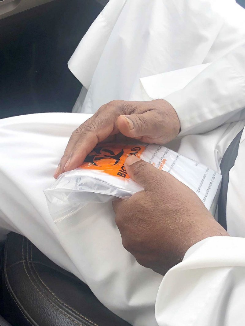 فاطمة تعاني من ورم ونقل عينتها يدويا وبدوامة تكرار الفحوصات