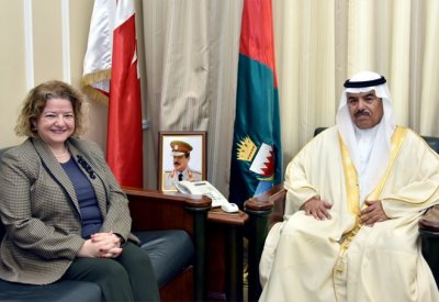 وزير شؤون الدفاع يستقبل سفيرة الجمهورية التركية