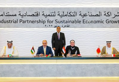 وزير الصناعة والتجارة: قطاع الصناعة من ركائز التنويع الاقتصادي ومحور رئيسي بالتنمية