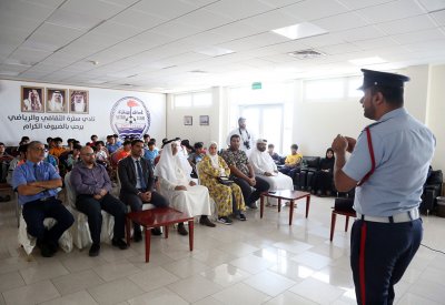 محافظة العاصمة تنظم بالتعاون مع الدفاع المدني ورشة إرشادات السلامة في برك السباحة
