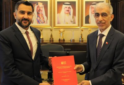 وزير الأشغال يستقبل عدداً من منتسبي الوزارة بمناسبة حصولهم على درجة الماجستير