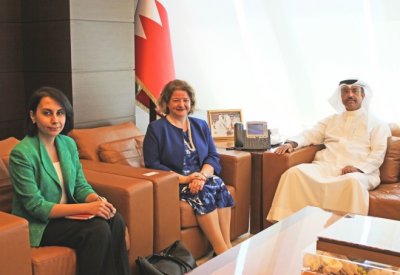 وزير المواصلات والاتصالات يستقبل سفيرة جمهورية تركيا لدى البحرين