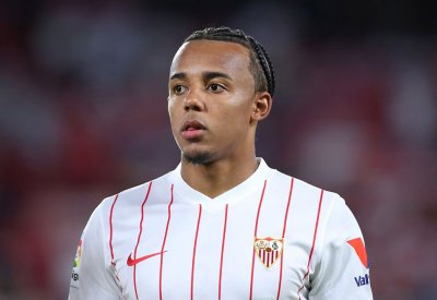 برشلونة يتفق على صفقة كوندي
