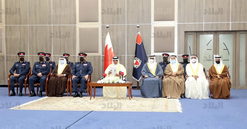 بالصور: وزير الداخلية يلتقي رؤساء المآتم 