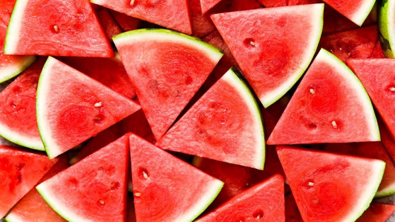 البطيخ فاكهة الصيف المدللة منها 200 نوع مختلف