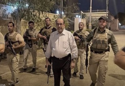بعد اقتحام المنطقة الخضراء.. المالكي يحمل سلاحا ويخرج للشارع