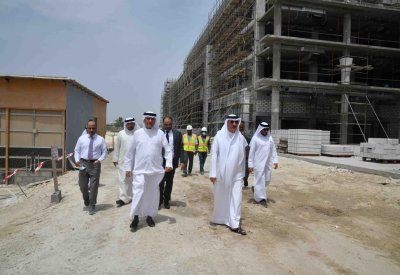 بالصور: لضمان التقيد بحظر العمل ظهرًا.. هذا ما فعله وزير العمل