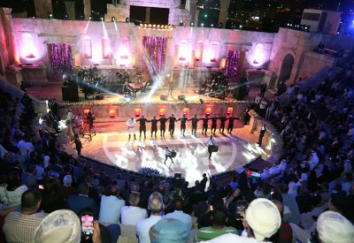 رئيس الوزراء يوقد شعلة مهرجان جرش في دورته الـ36