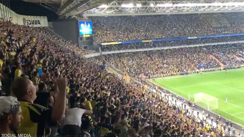 بالفيديو: أوكرانيا تندد بهتافات جماهير ناد تركي باسم بوتن.. ما القصة؟