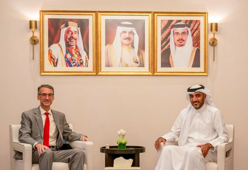 وزير شؤون مجلس الوزراء: مواصلة تنمية مسارات التعاون المشترك بين مملكة البحرين والولايات المتحدة الأمريكية