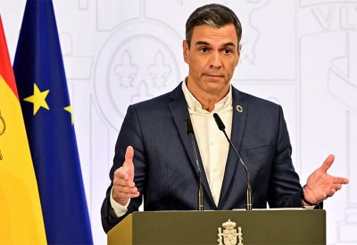 رئيس وزراء إسبانيا: لا ترتدوا ربطة العنق لتوفير الكهرباء