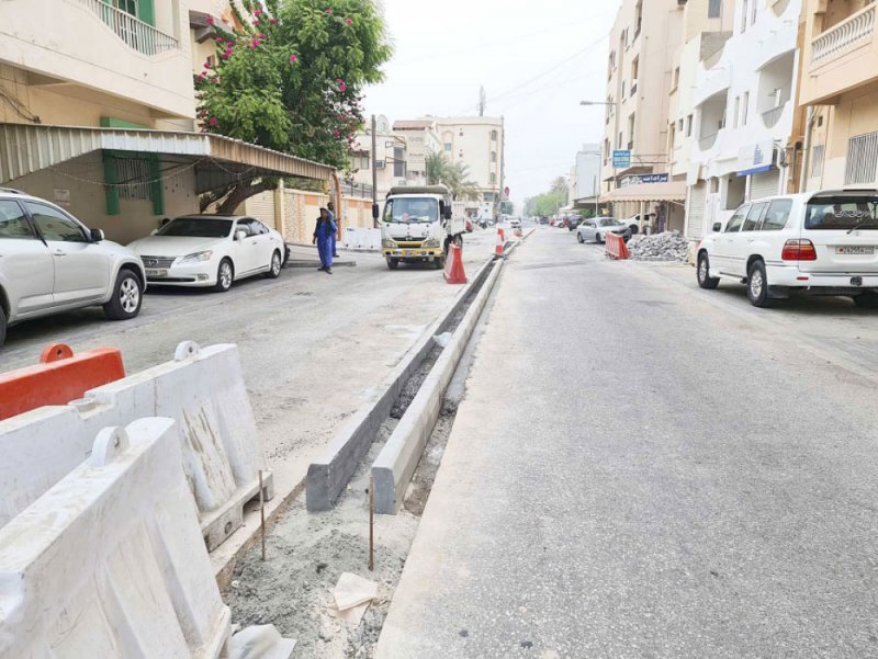 رصيف يسبب أزمة مرورية بمجمع 222 في البسيتين