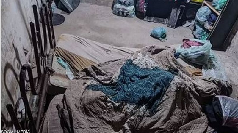 في منزل "الشرير".. هكذا حبس رجل أفراد عائلته 17 عاما