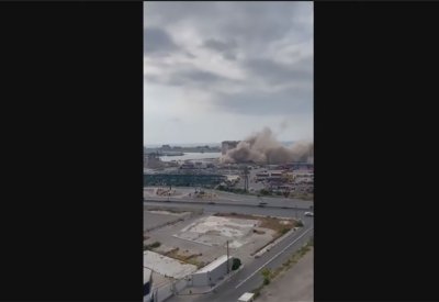 بالفيديو: سقوط جزء من صوامع الحبوب في مرفأ بيروت