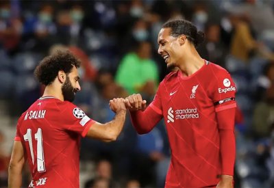 مدافع ليفربول يكشف: صلاح تأثر بمفاوضات تجديد عقده للأسف
