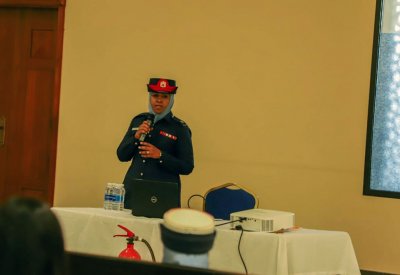 شرطة المحرق تنظم محاضرة توعوية حول طرق التعامل الآمن مع الأجهزة الكهربائية واسطوانات الغاز والحريق في المنازل