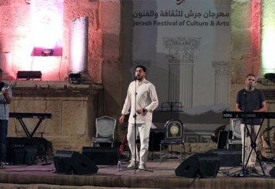 المسرح الشمالي .. منوعات غنائية باللغتين العربية والإنجليزية
