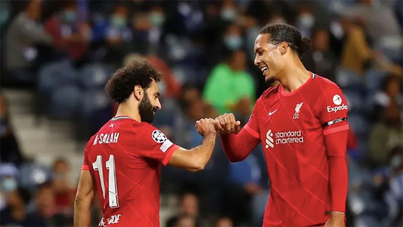 مدافع ليفربول يكشف: صلاح تأثر بمفاوضات تجديد عقده للأسف