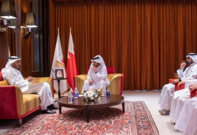 خالد بن حمد يستقبل وزير شؤون مجلس الوزراء