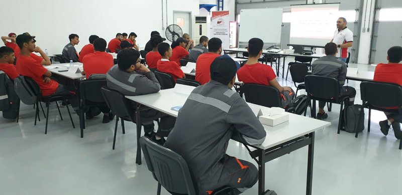 تدريبات عملية على سيارات الكارتنغ وميكانيكيتها والتعرف على فريق اللوجيستك