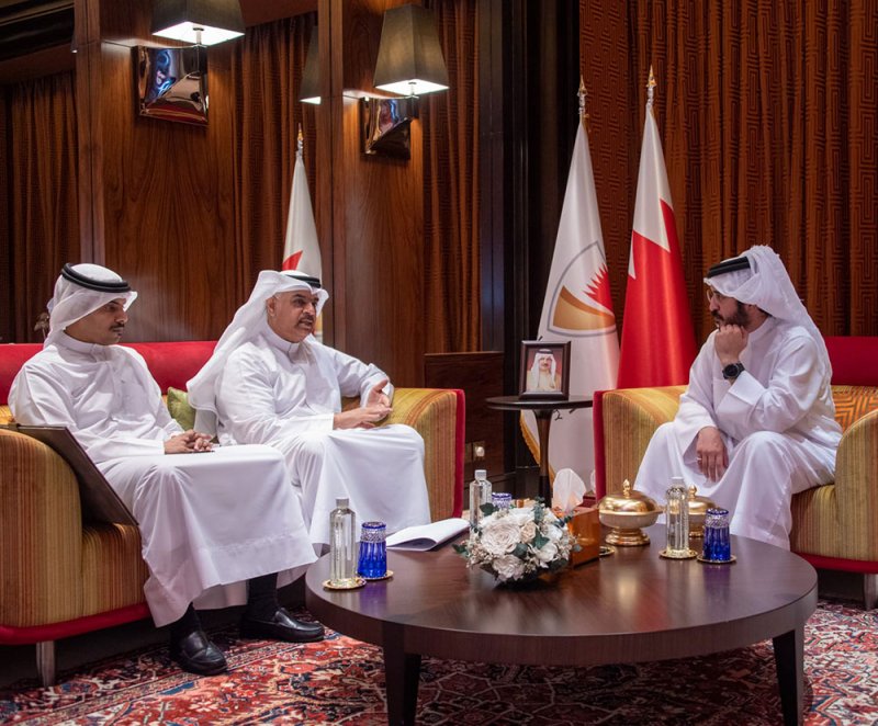 خالد بن حمد يؤكد على ضرورة مواصلة تطوير البنى التحتية الرياضية