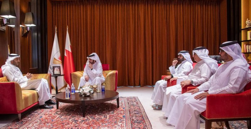 خالد بن حمد يستقبل وزير شؤون مجلس الوزراء