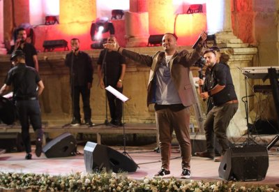 جمهور "جرش" يتوج عيسى السقار سفيراً للأغنية الأردنية