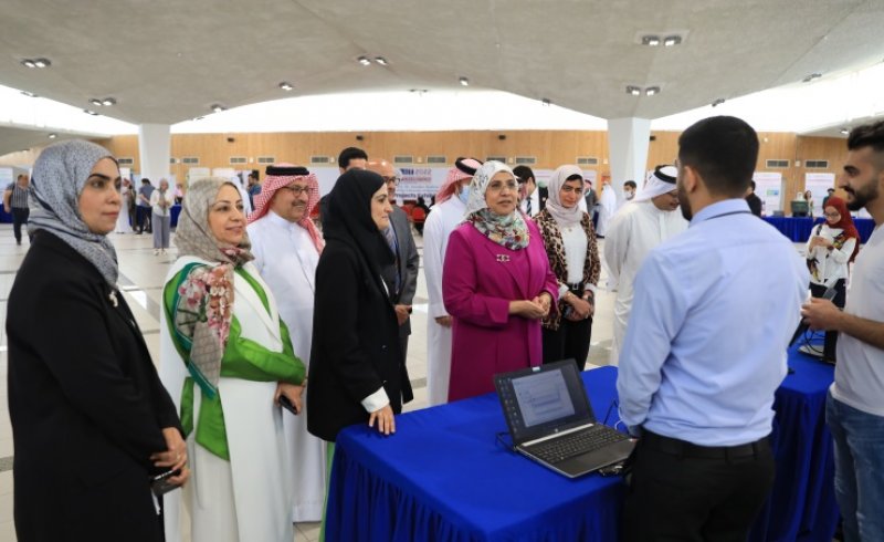 طلبة علم الحاسوب يطورون حلولاً ذكية لهذه التحديات.. تعرف على المشارع ومراكزها