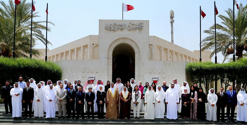 رئيس مجلس الشورى يثمن جهود الأمين العام السابق للمجلس وإسهاماته في تطوير العمل الإداري بالأمانة العامة
