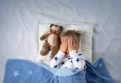 احذروا.. قلة ساعات نوم أطفالكم تؤثر على ذكائهم