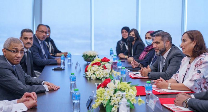 السفير المصري والجلاهمة يشهدان توقيع اتفاقية تنظيم مؤتمر المنامة الصحي بين البحرين ومصر