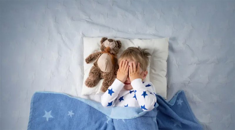 احذروا.. قلة ساعات نوم أطفالكم تؤثر على ذكائهم