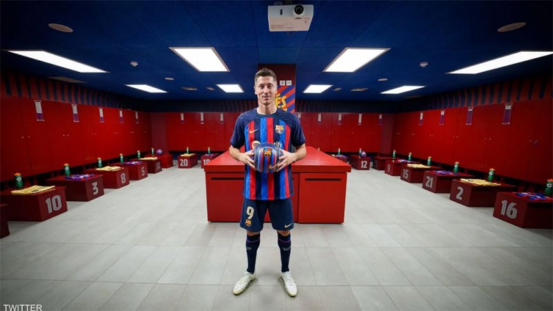 بالفيديو: ليفاندوفسكي يقترب من تحطيم رقم قياسي لبرشلونة