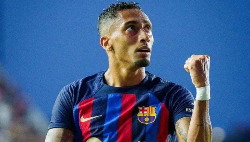 مالك ليدز يهدد بـ "فضح" برشلونة: ادفعوا أموال رافينيا