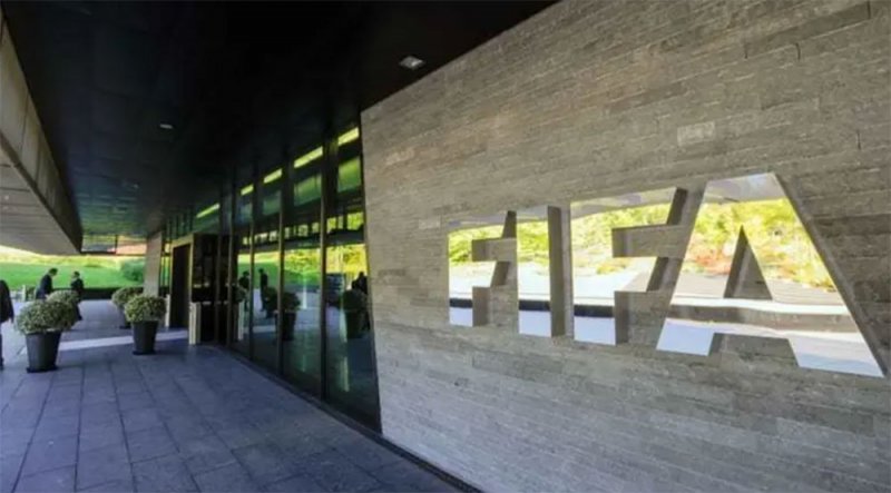 "فيفا" يحذر الاتحاد الهندي