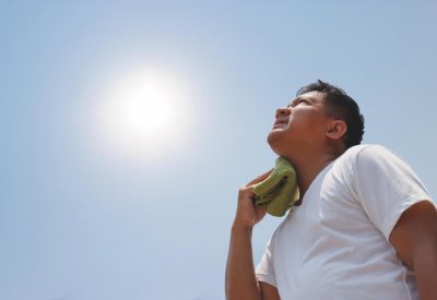 الضربة الحرارية تستلزم تلقي رعاية طبية عاجلة 