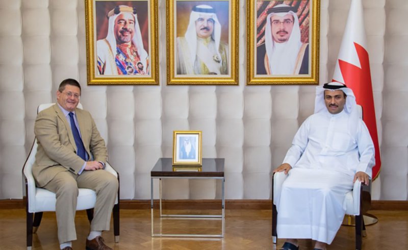 وزير شؤون الإعلام يستقبل سفير المملكة المتحدة