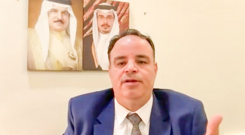 العشيري: التشريعات قاصرة عن حماية المعلم البحريني في القطاع الخاص