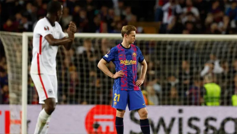 برشلونة يتراجع عن بيع دي يونغ.. ولابورتا يوضح