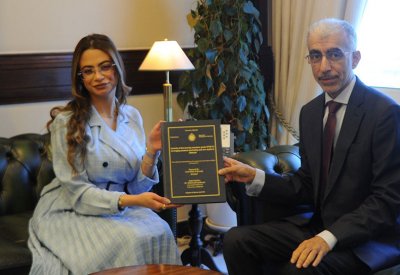 وزير الأشغال يستقبل الموظفان " العباسي" والكويتي"