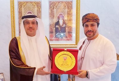محافظ ظفار يستقبل سفير البحرين لدى عُمان