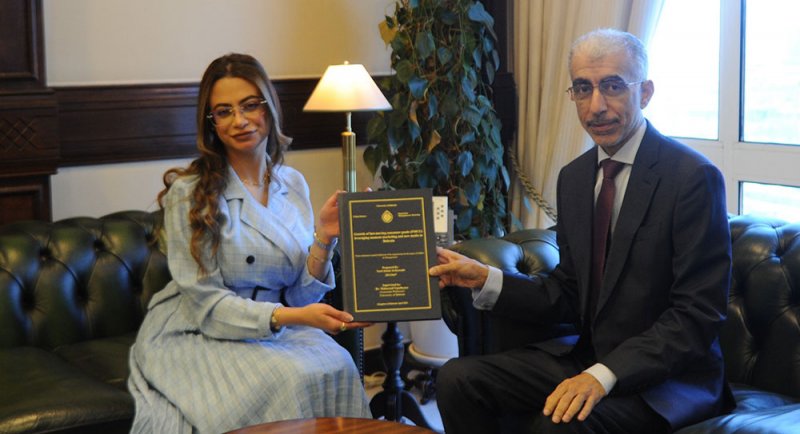 وزير الأشغال يستقبل الموظفان " العباسي" والكويتي"