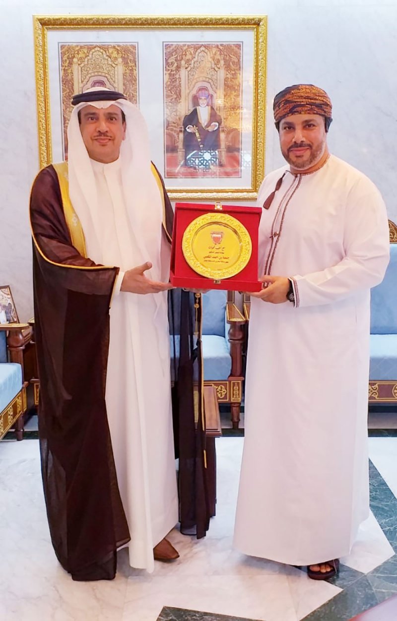محافظ ظفار يستقبل سفير البحرين لدى عُمان
