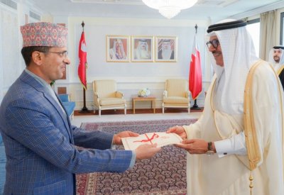 وزير الخارجية يتسلم نسخة من أوراق اعتماد سفير نيبال المعين لدى مملكة البحرين