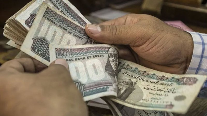 بلومبرغ: التراجع هو السبيل الوحيد للجنيه المصري.. لكن كم؟