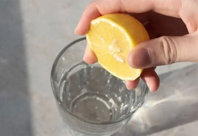 لإنقاص وزنك.. أضف هذه المكونات للماء الخاص بك