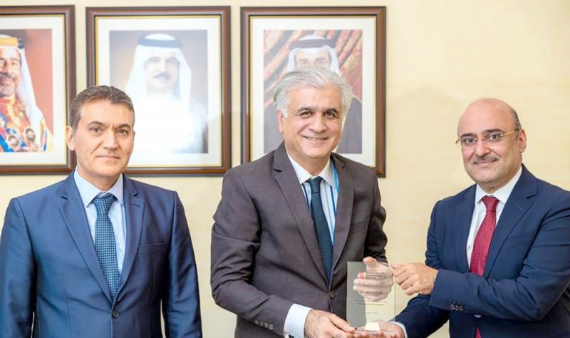 “البحرين للتكنولوجيا” تكرم حاجي