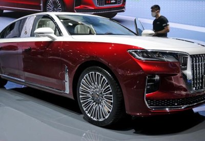 Hongqi تقدم الليموزين H9+